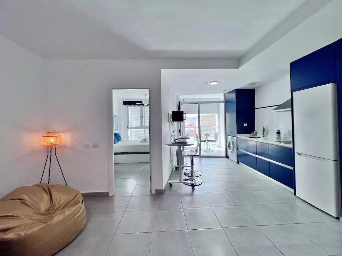 Apartamento Con Terraza Y Vistas contacts